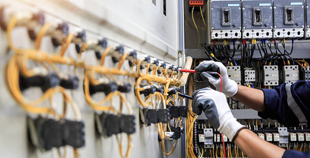 Professional Electrician technician working in Trenton, OH